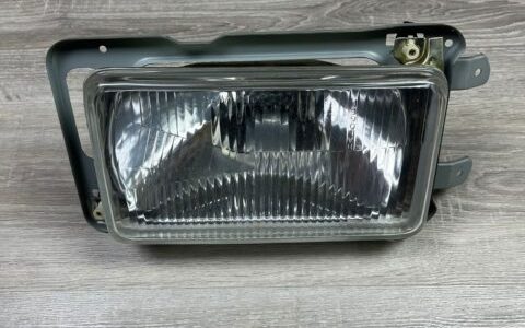 VW Jetta desni far 79-83 1